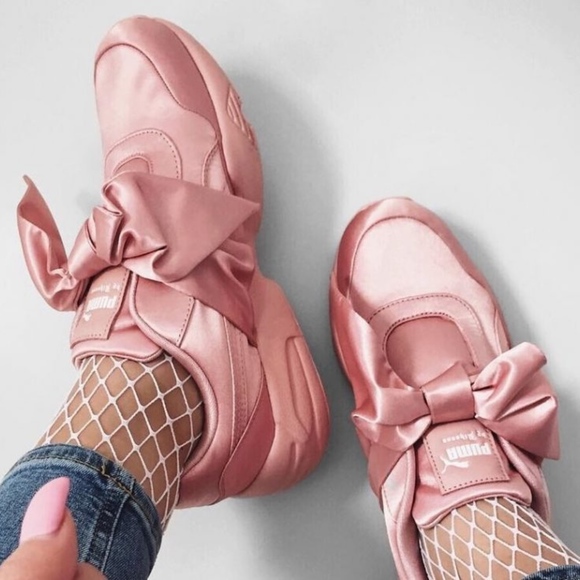 fenty bow sneakers outfit